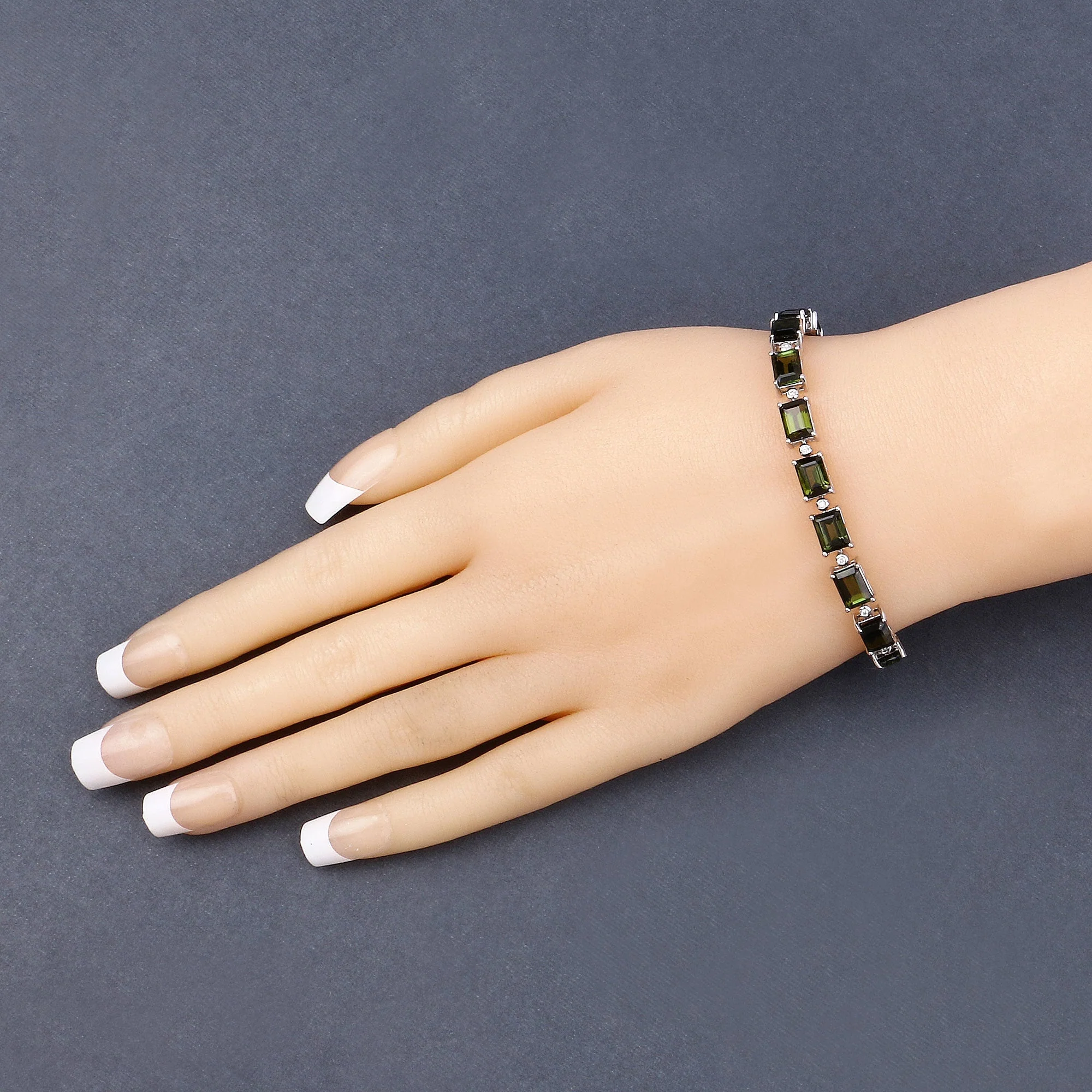 19.04 Carat Genuine Green Tourmaline and White Diamond 14K White Gold Bracelet - Image 4