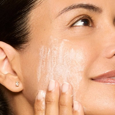 Honest Beauty Gentle Gel Cleanser with Chamomile and Calendula 5 fl oz - Imperfect Container - Image 4