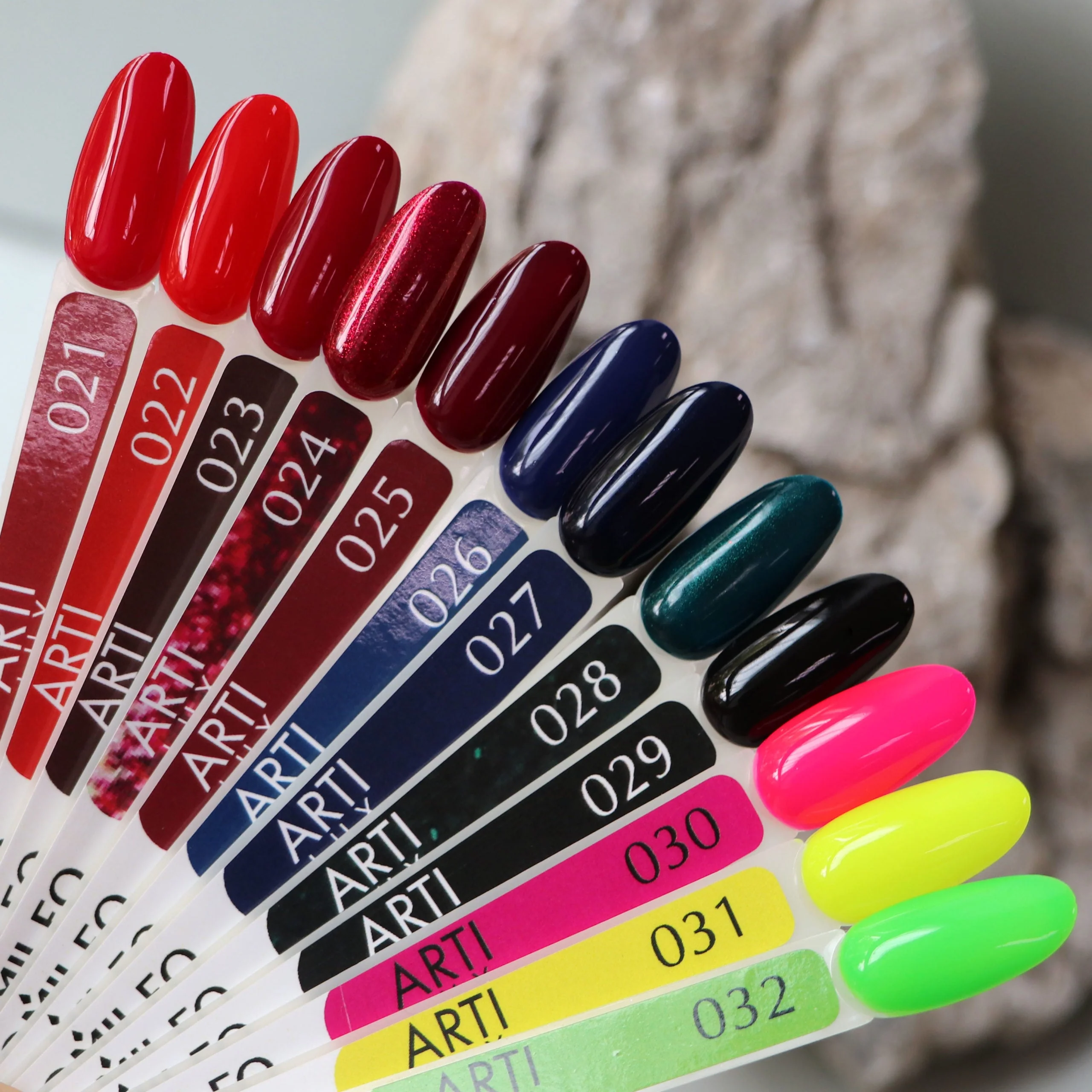 KOMILFO ARTILUX 032 NAIL REGULAR POLISH(NOT A GEL)(BRIGHT GREEN, NEON), 8 ML 222032 - Image 3