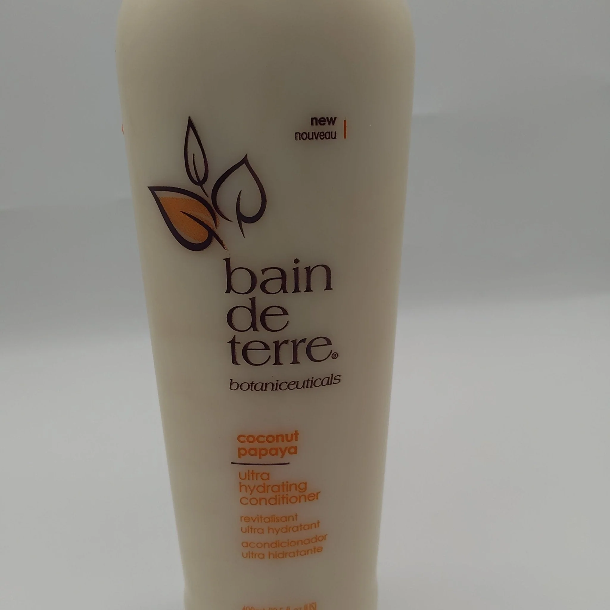 The Bain De Terre Coconut Papaya Ultra Hydrating Conditioner 13.5 Oz